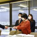 「子ども産むべきだ」価値観押しつけ?岡山の家庭教育応援条例案物議