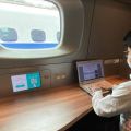 N700S新幹線「ビジネスブース」実車初公開 テレビ会議も余裕の静けさ！ 床に注目