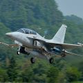 ポーランド、韓国から戦闘機FA-50も“爆買い”のナゼ ウクライナとドイツのはざまで