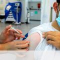 オミクロン株に「ワクチンが有効な兆候ある」　イスラエル保健相