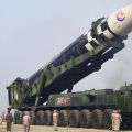北朝鮮が弾道ミサイル３発発射　米大統領の日韓歴訪直後に