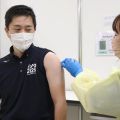 大阪知事が４回目接種、オミクロン株対応新ワクチン