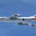 中国爆撃機２機が沖縄通過、太平洋と往復　空自戦闘機がスクランブル