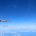 中国爆撃機３機が沖縄通過　太平洋へ、空自緊急発進