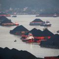 インドネシアが石炭輸出禁止、業界に波紋　政府は5日に再評価