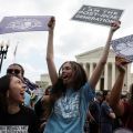 米最高裁、中絶の権利認めない判断　73年の判決覆す