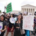 米最高裁、中絶の権利認めず　半世紀ぶり判例覆す