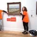 ゴッホ絵画に指くっつける　環境活動家、美術館でデモ―英