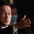 岸田首相「高い警戒感を持って対応」　3県に「まん延防止」適用へ