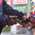 ガソリン価格抑制策発動へ　軽油、灯油、重油も対象　25日にも発表