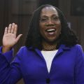 黒人女性初の米最高裁判事承認、女性が9人中4人に