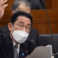 岸田首相、マスク着用の緩和「今は現実的ではない」　参院厚労委