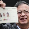 コロンビア大統領選、元ゲリラのペトロ氏当確　初の左派政権誕生へ