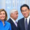 岸田首相、ペロシ米下院議長と会談　「台湾海峡の平和で連携」
