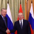 プーチン氏、トルコと貿易拡大で合意　「友好国」取り込み図る