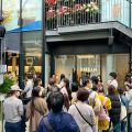 初のリアル店舗｢SHEIN TOKYO｣が原宿にオープン。開店行列100人あまり、穏やかなスタート
