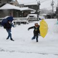 【大雪】京都市の積雪14センチ　大雪警報発表、通学の子どもたちは歓声