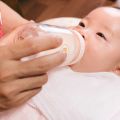 「粉ミルクをぬるま湯で作ると危ない理由を知ってほしい」　管理栄養士のTwitter投稿に4万いいねの反響、小児科医に詳しい話を聞いた