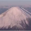 山岳遭難救助隊10人が救助へ　富士山で登山中の男性が滑落