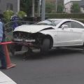 横転した車が歩道に 未明の環八で衝突事故　今度はベンツの運転手が現場立ち去る　東京･大田区