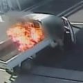 ガソリンスタンドで給油中に火の手…客の79歳男性が軽トラの荷台の「携行缶」にガソリン 静電気が発生か
