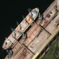 ロシア船、クリミア半島でウクライナの穀物を積み込みか　衛星画像