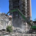ロシア、残骸下の遺体無視し多数の高層アパート解体　マリウポリ