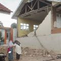 インドネシア ジャワ島でM5.6の地震 56人死亡 津波の心配なし