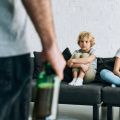 反ワクチン派になる人は「児童虐待や親がアルコール依存症など悲惨な過去」を持っている場合が多いとの研究結果、認知機能との関連も