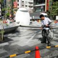 たった半年で災難…至る所が破損、黒ずみ汚れも　昨秋一新の神戸・三宮「さんきたアモーレ広場」